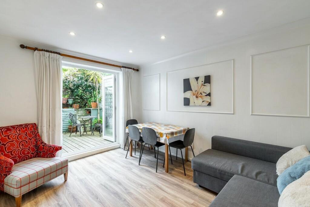 Lovely West London Entire Apartment Εξωτερικό φωτογραφία