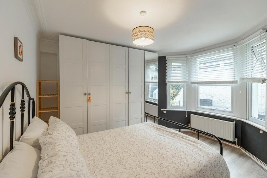 Lovely West London Entire Apartment Εξωτερικό φωτογραφία