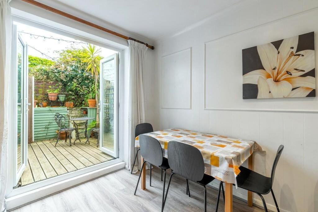 Lovely West London Entire Apartment Εξωτερικό φωτογραφία