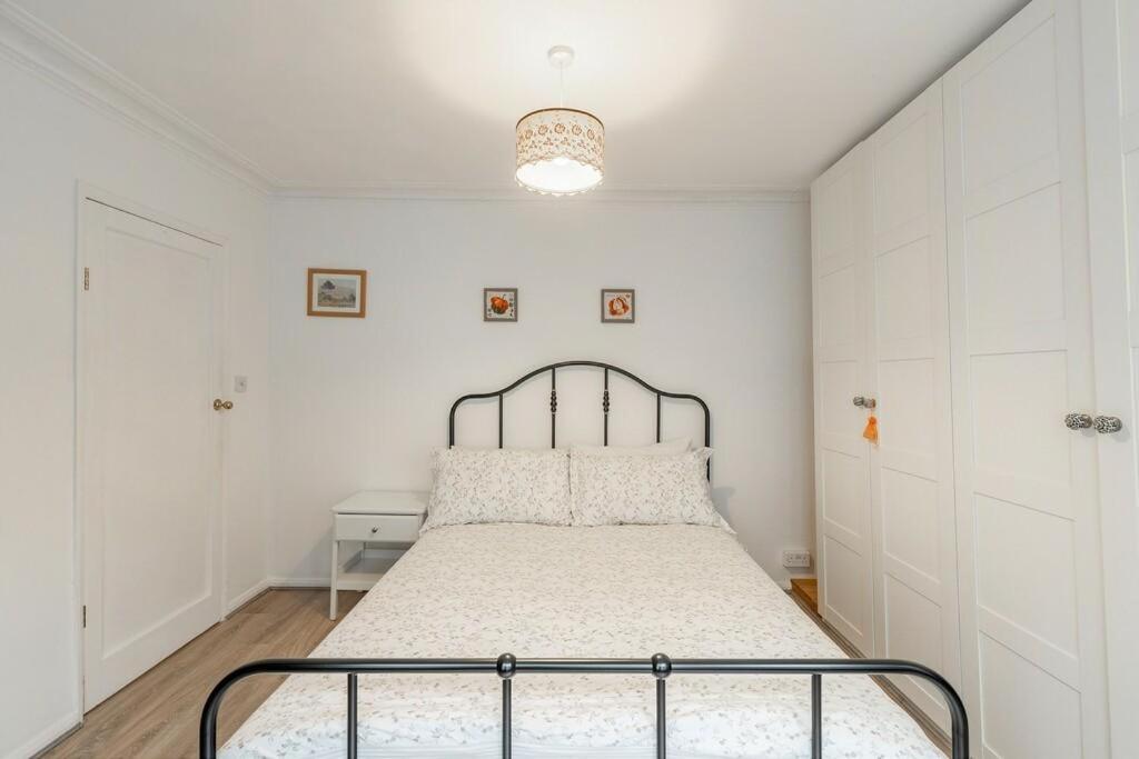 Lovely West London Entire Apartment Εξωτερικό φωτογραφία